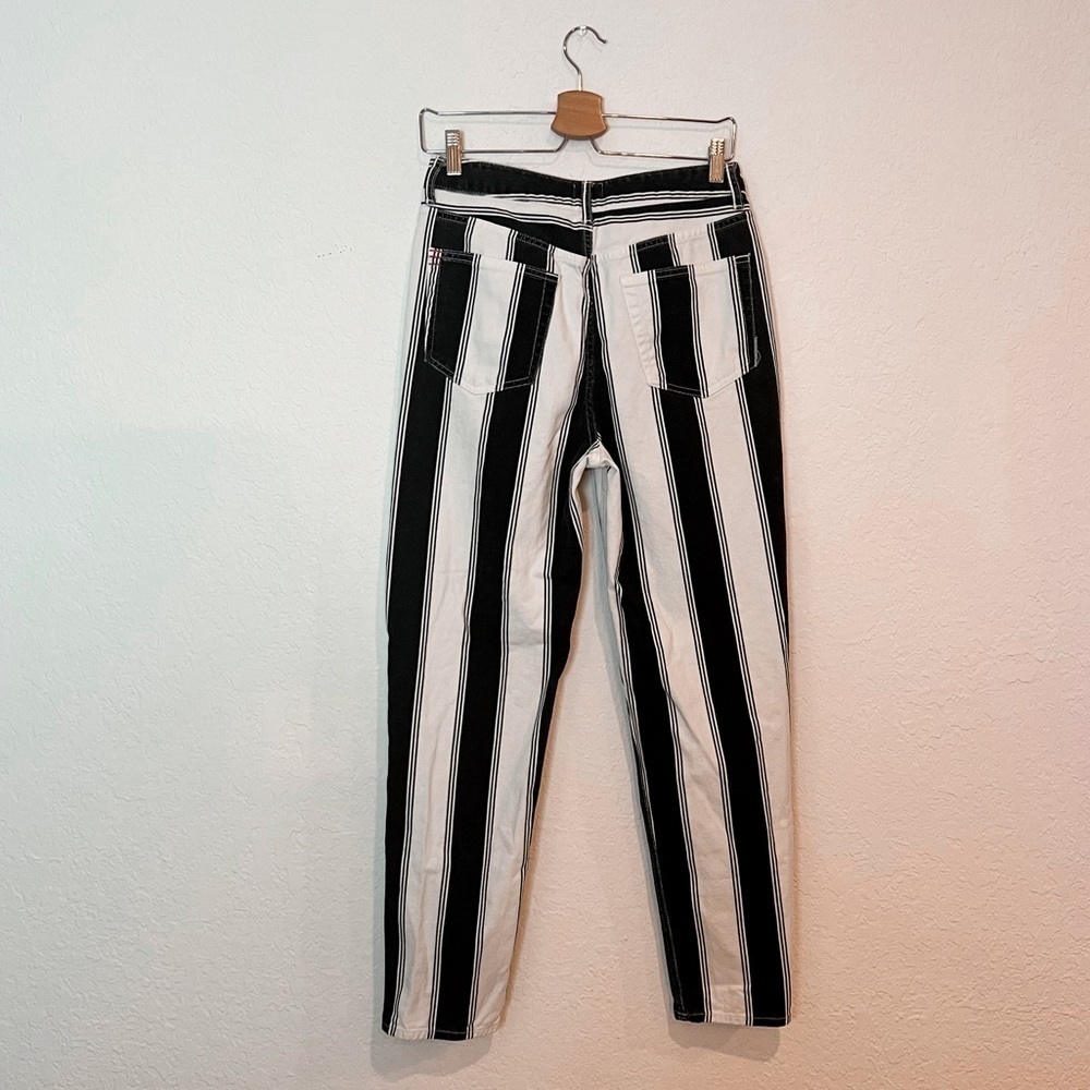 Urban Outfitters Mom High Waisted Tapered Leg Jeans - Picture 7 of 12
